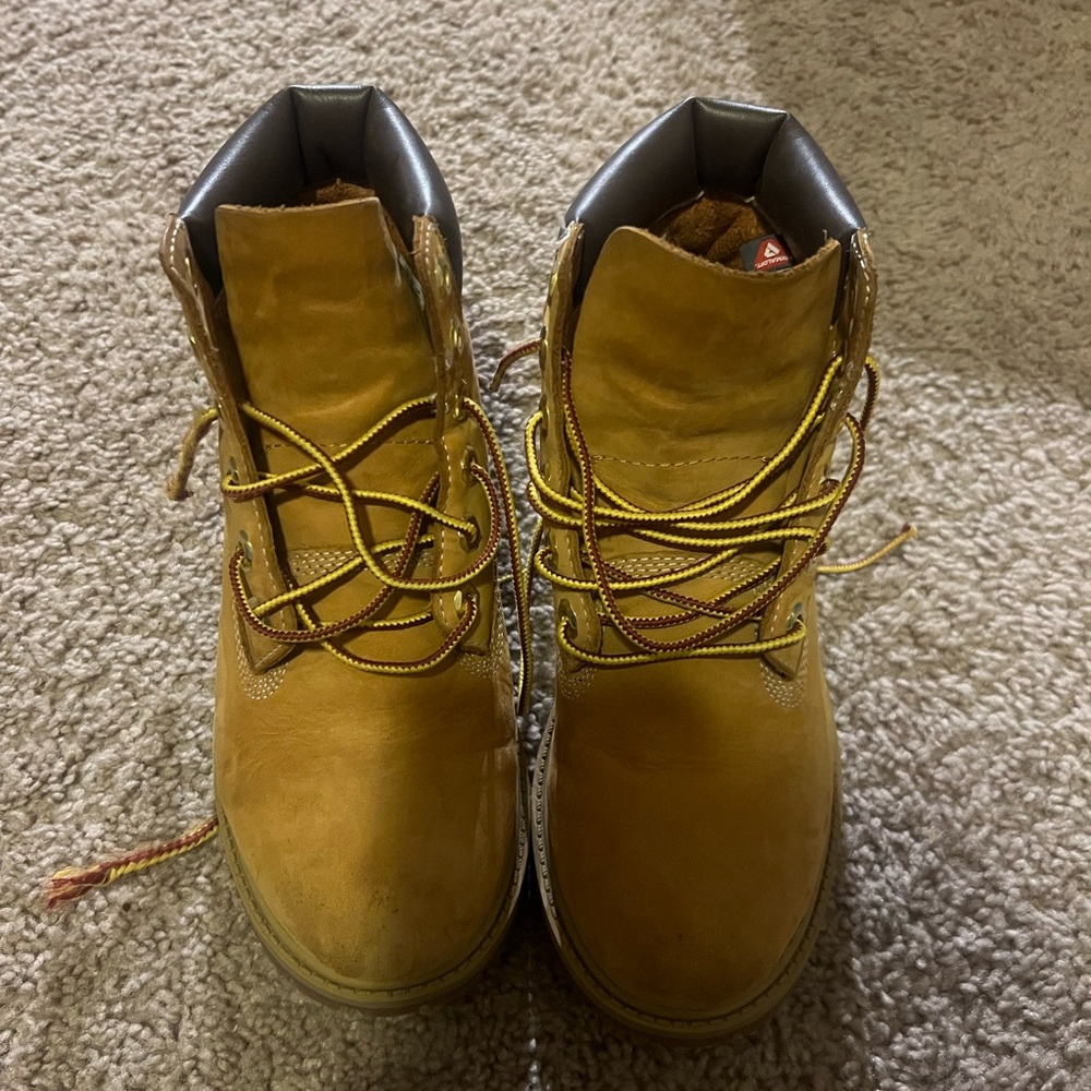 Used Timberland boots sz 4